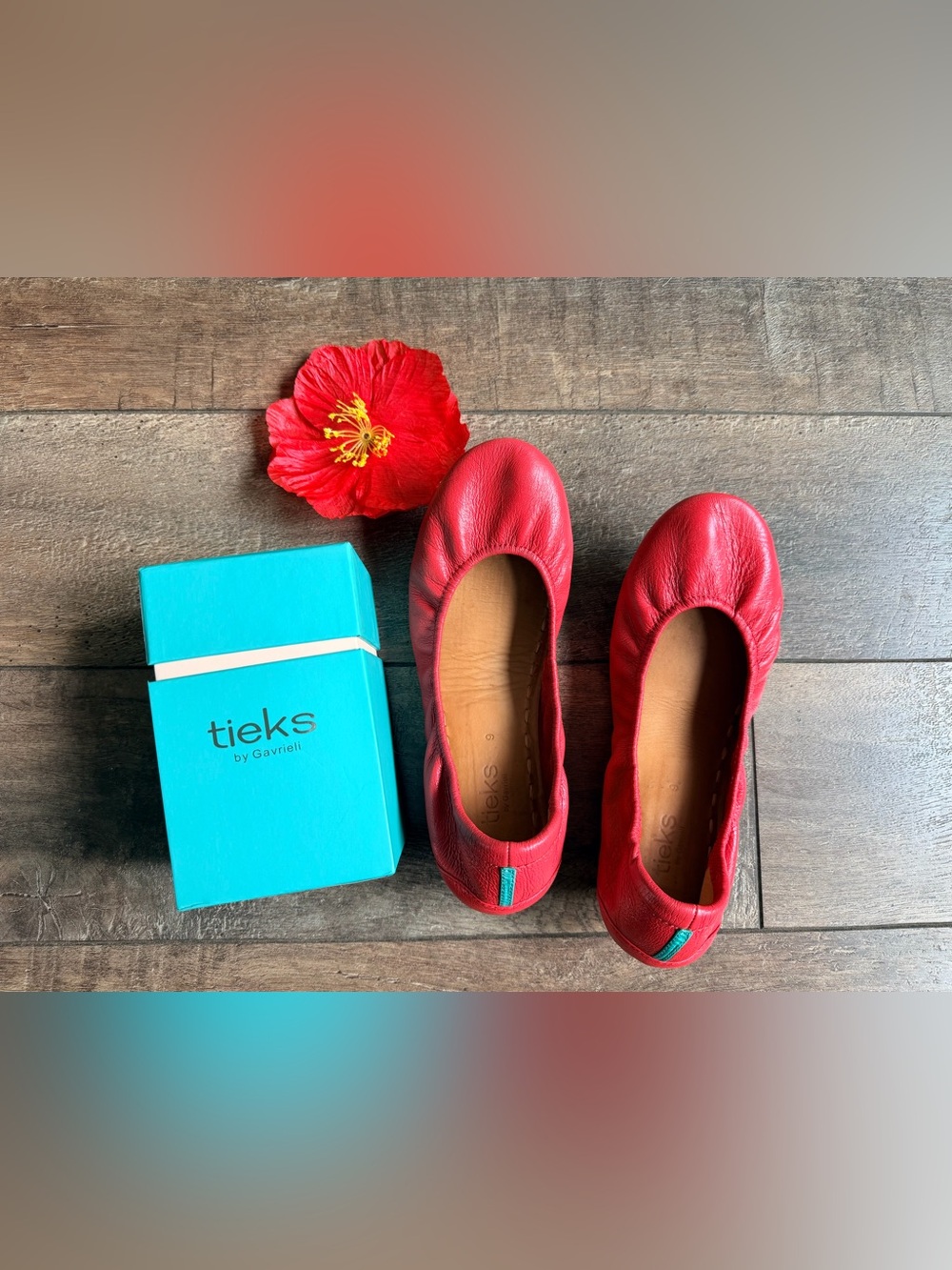 Poppy Tieks Size 9